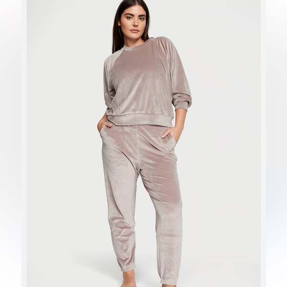 Victoria's Secret Other - Victoria's Secret Velour Lounge Set in Rose/ Beige